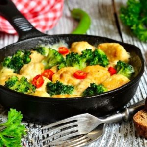 Chicken and Broccoli Bake, comforting chicken and broccoli casserole, creamy sauce, easy homemade dinner, family-friendly recipe