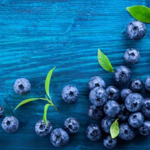 blueberries, berries, superfood, antioxidants, heart health, brain function, anti-inflammatory, anti-cancer, digestive health, fiber, vitamins, minerals, healthy diet, snacks.