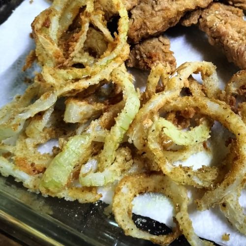 easy onion rings, homemade snack, quick recipe, crispy delights, golden perfection, crunchy appetizer, simple cooking, tasty side dish, minimal ingredients, flavorful rings