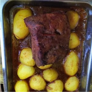 beef roast, garlic potatoes, herb-crusted, flavorful dish, succulent roast, aromatic herbs, elegant meal, comforting dinner, family favorite, special occasions